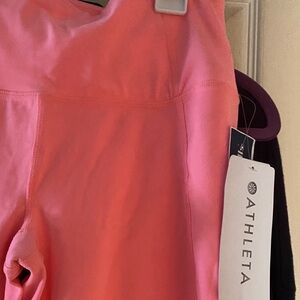 Athleta Women's Vibrant Athletic tights! Three quarter length/below the knee!